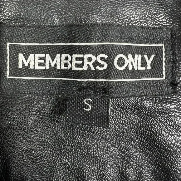 Members Only Womens S Black ASYM Zip Cropped Faux Leather Bomber Moto Jacket Y2K - Picture 13 of 16